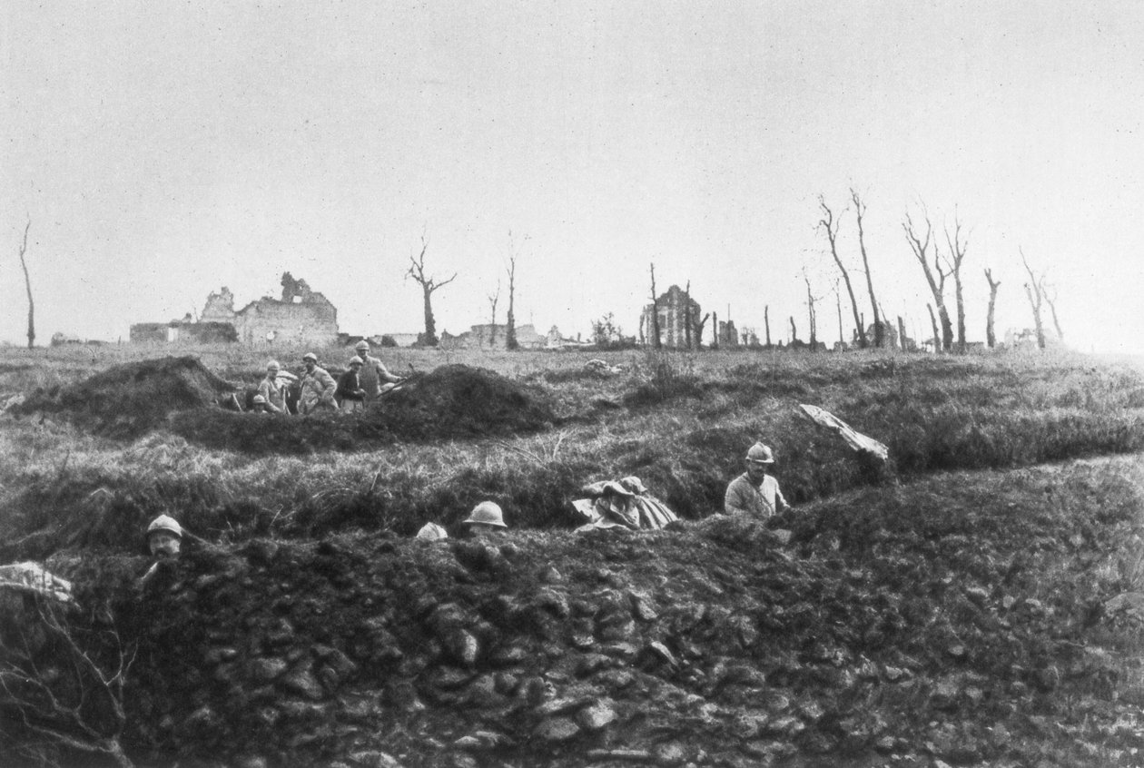 Francia gyalogság tartalék állásokat létesíteni egy romos farm előtt, Picardie, Franciaország, 1918 alkotó: Unbekannt