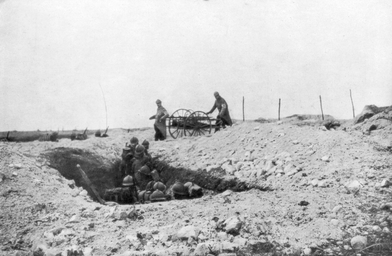 Francia katonák egy rókalyukban, második champagne-i csata, Franciaország, 1915. szeptember 25-november 6. alkotó: Unbekannt