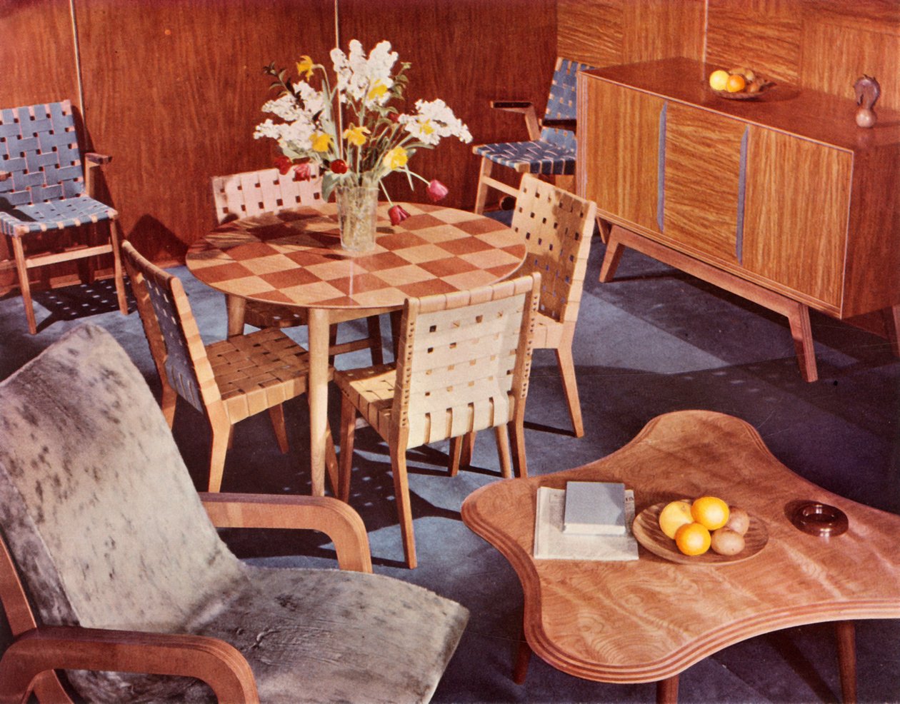 Neil Morris által tervezett és a H. Morris & Co. Ltd. által készített bútorok, 1949. alkotó: Unbekannt