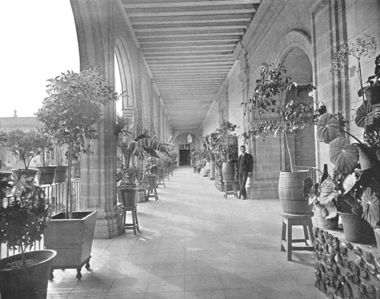 A La Paz Vizcainas Iskola galériája, Mexikóváros, Mexikó, 1900 körül. alkotó: Unbekannt