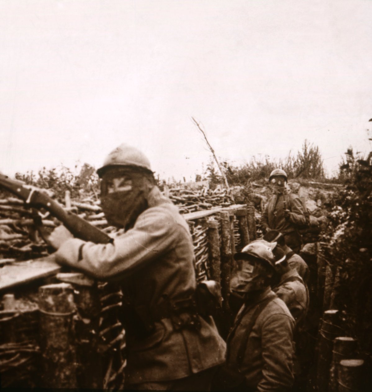 Gázriasztás az árkokban, Champagne, Észak-Franciaország, 1916 alkotó: Unbekannt