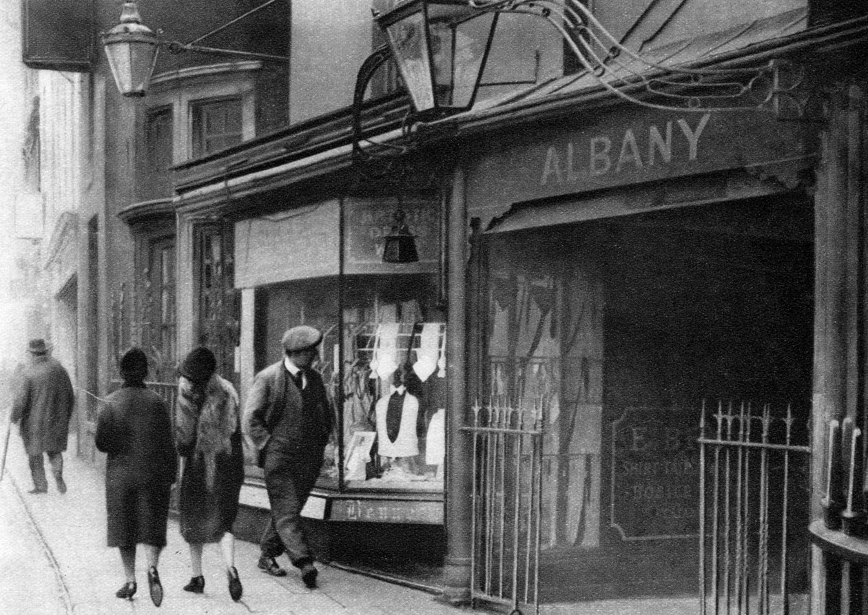 Kapuház a Vigo utcában, amely az Albany-kamrákhoz vezet, London, 1926-1927 alkotó: Unbekannt