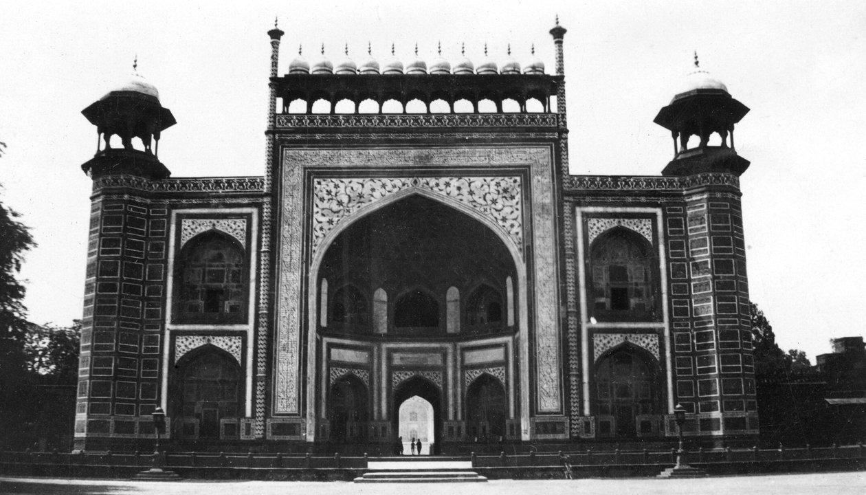 Gateway to the Taj Mahal, Agra, India, 1916-1917 alkotó: Unbekannt