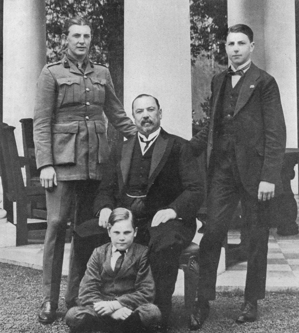 Botha tábornok és három fia, 1914 alkotó: Unbekannt