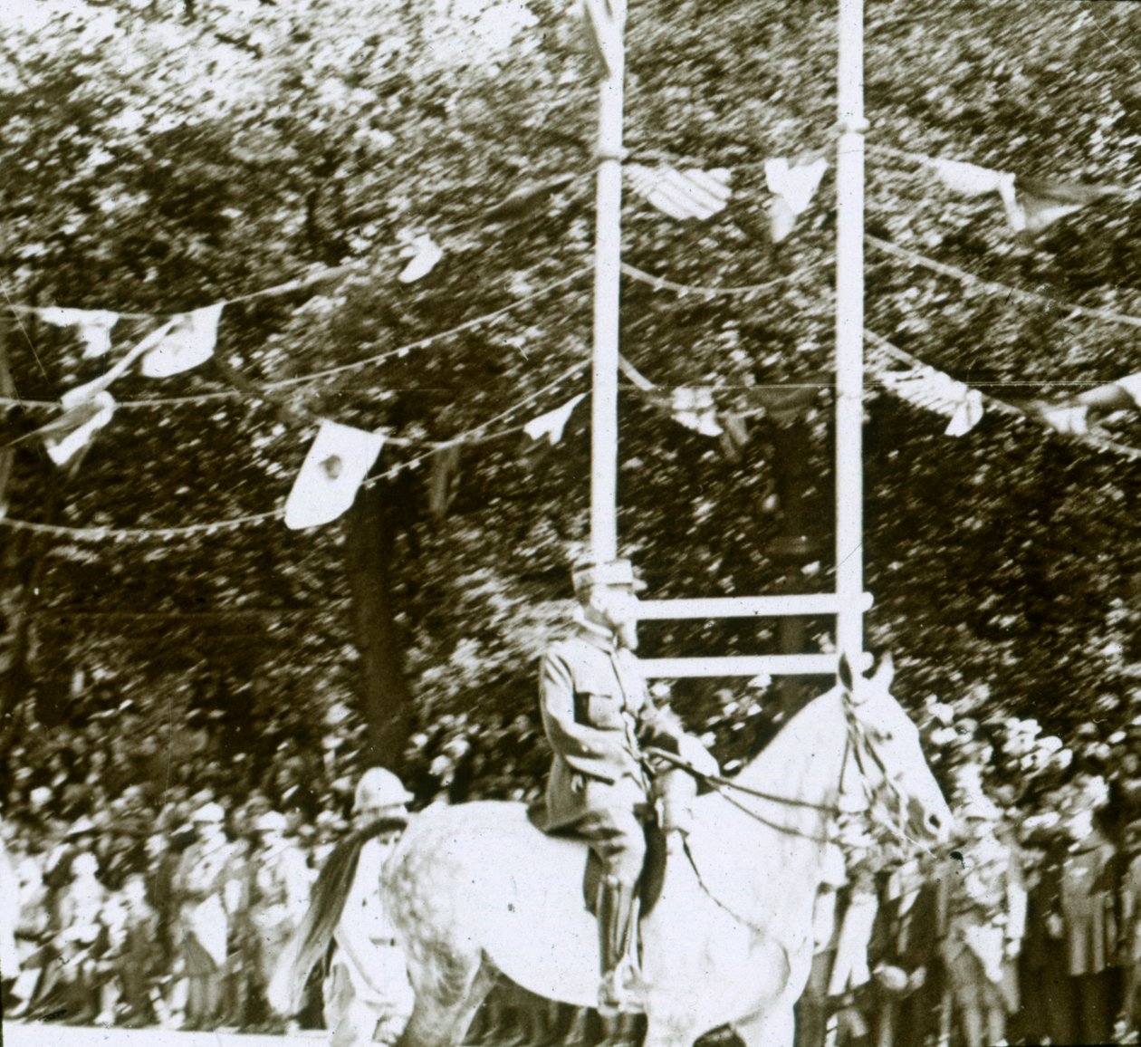 Henri Gouraud tábornok egy győzelmi parádén, 1918. alkotó: Unbekannt