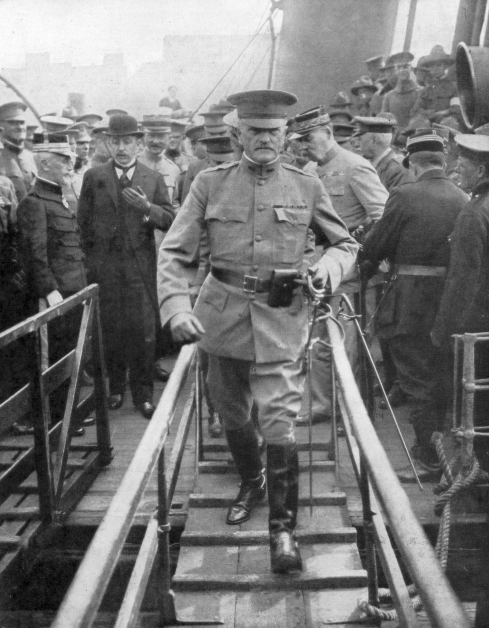 John Joseph Black Jack Pershing tábornok érkezése Boulogne-ba, 1917. június, 1926 alkotó: Unbekannt