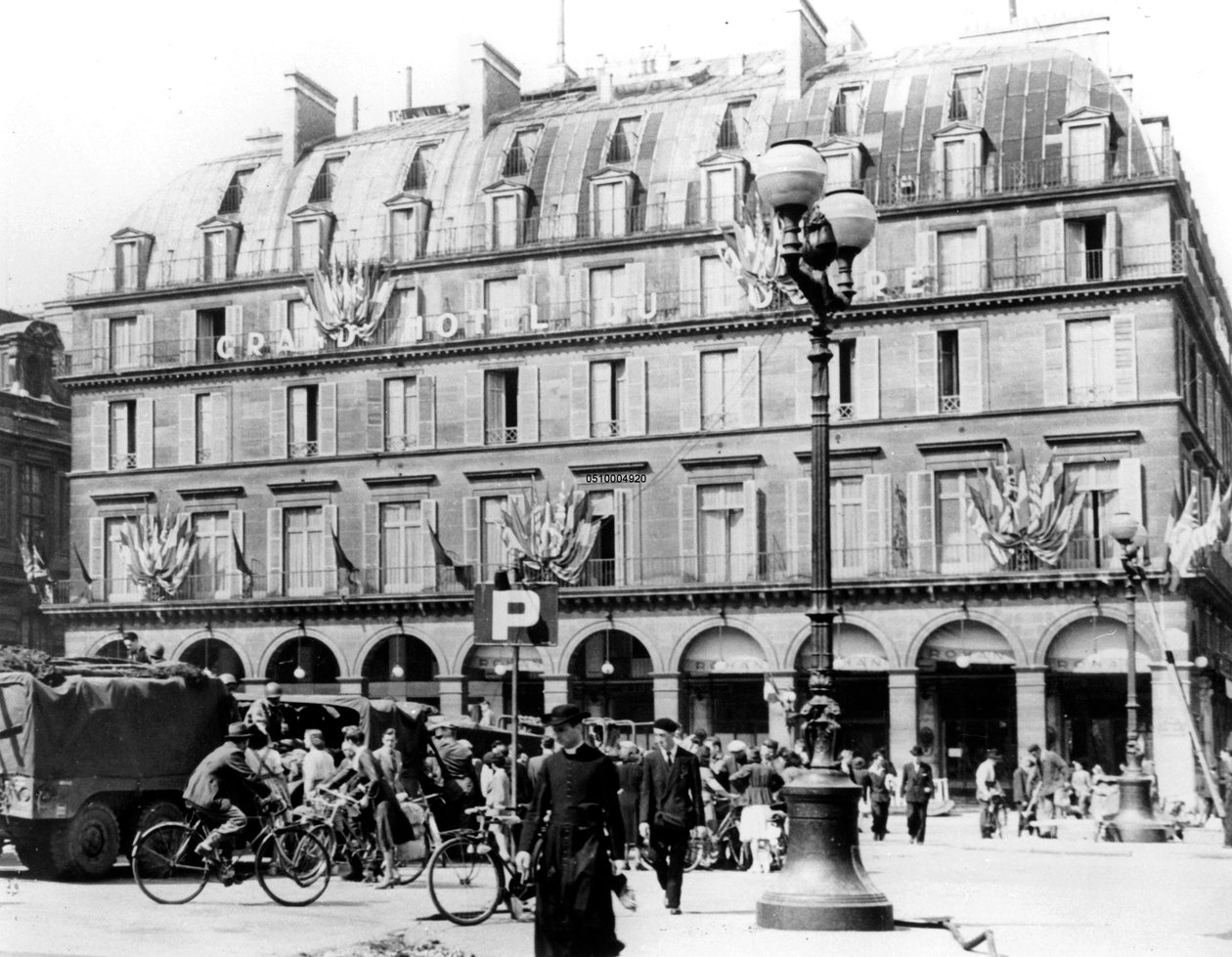 Leclercs tábornok francia csapatok Párizs központjában, 1944. augusztus alkotó: Unbekannt