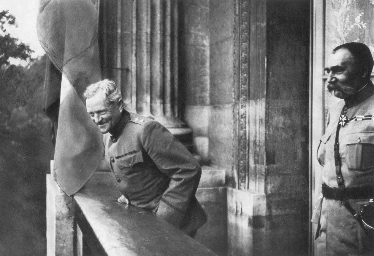 Pershing tábornok a Hotel Crillon erkélyén, Párizs, Első világháború, 1917 alkotó: Unbekannt
