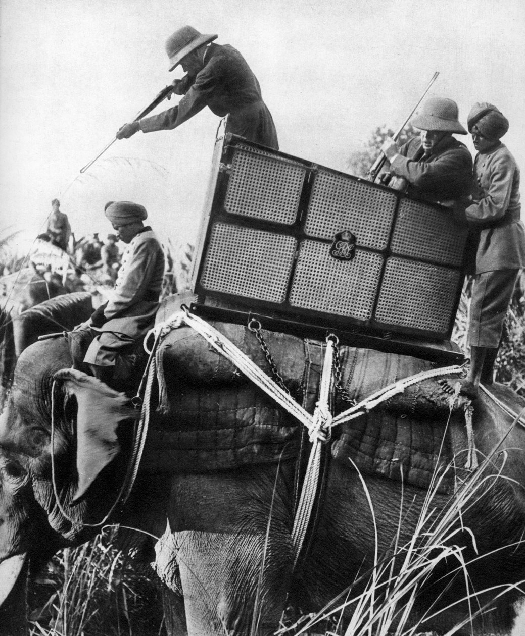 V. György tigriseket lő, India, 1911, 1935 alkotó: Unbekannt