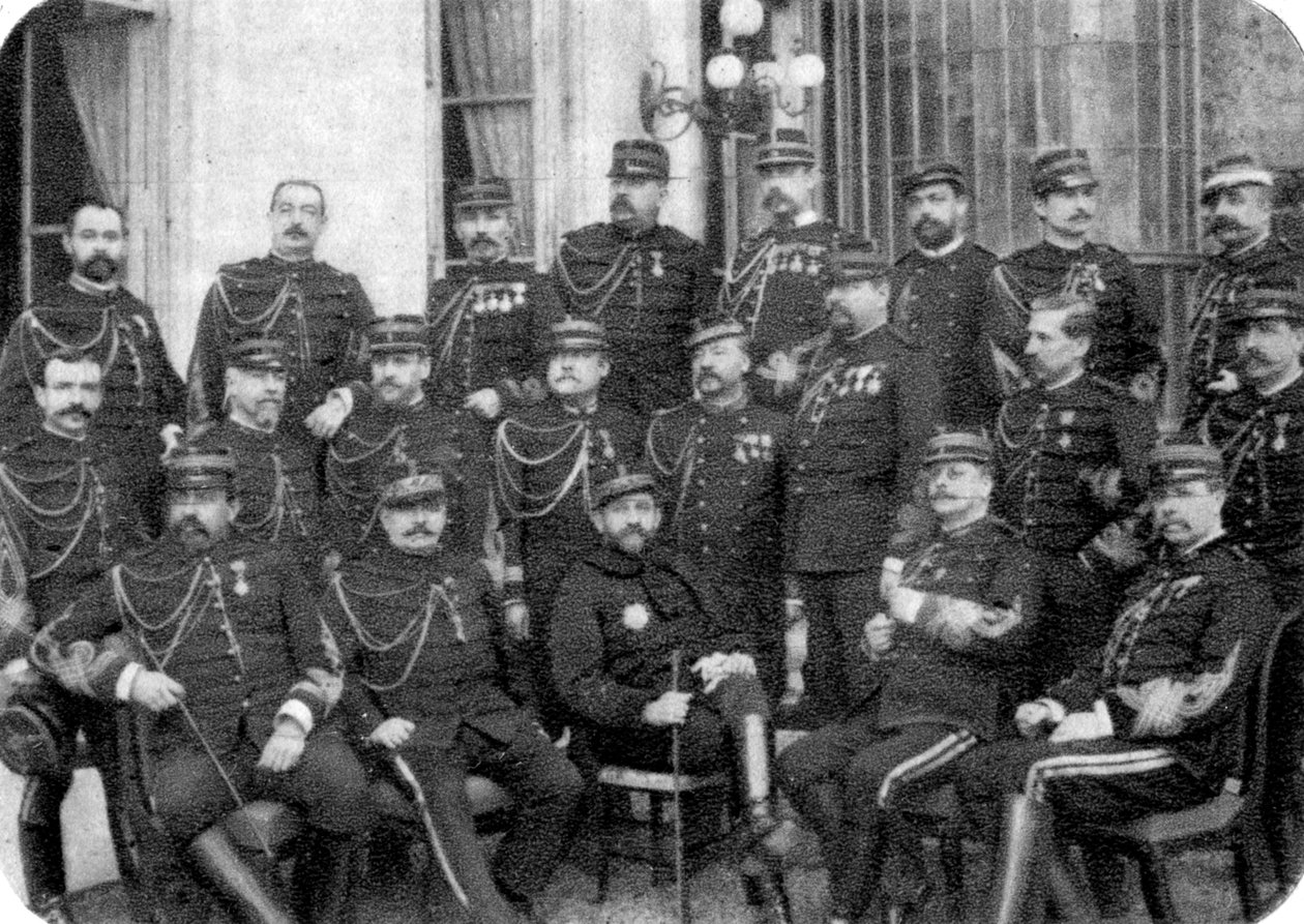 Georges Boulanger francia tábornok és politikus más hadsereg tisztjeivel, 1888 alkotó: Unbekannt
