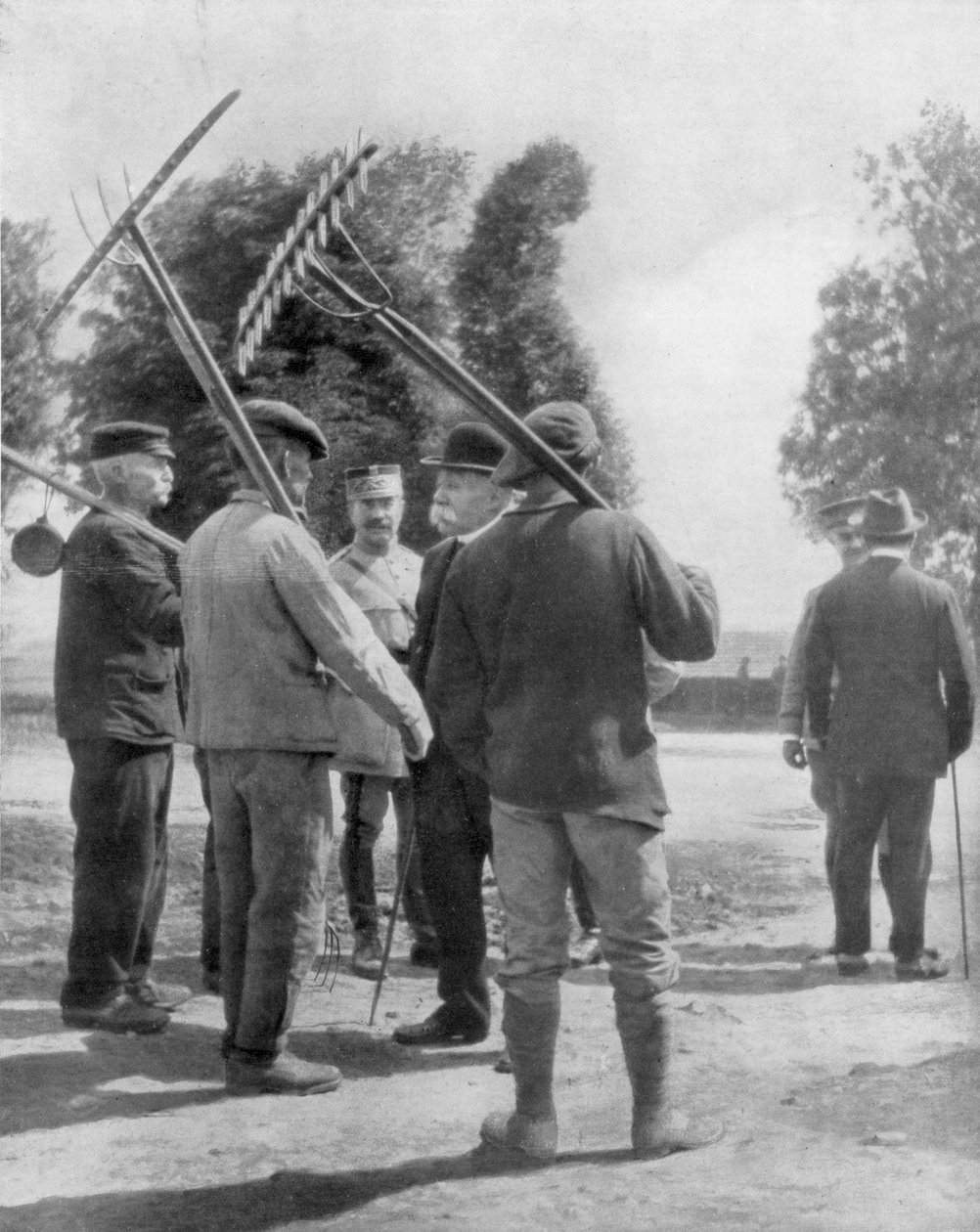 Georges Clemenceau farmerekkel beszélget a front közelében, Chemin des Dames, Franciaország, 1918 alkotó: Unbekannt