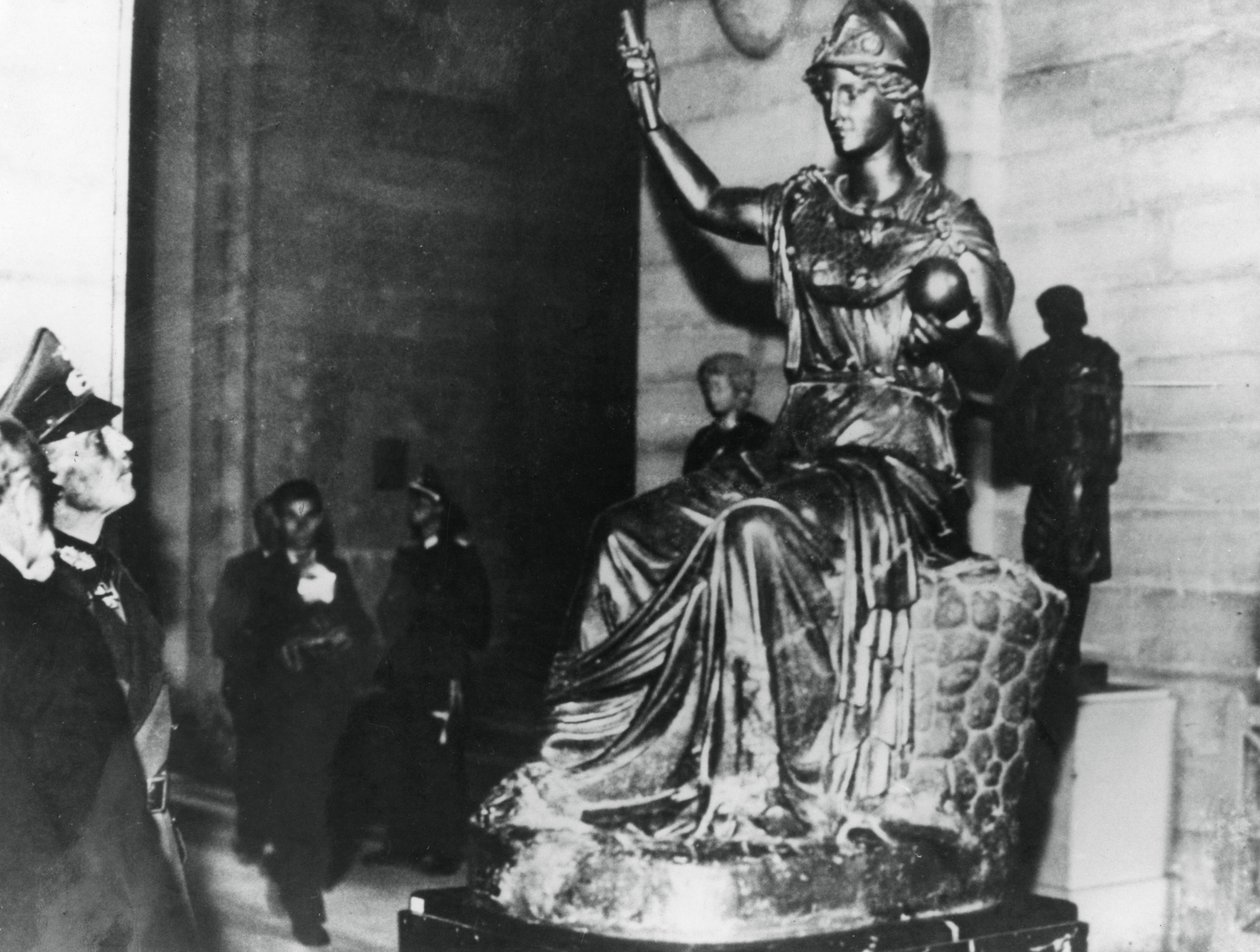 Von Rundstedt német tábornagy látogatása a Louvre-ban, megszállva Párizs, 1940. október alkotó: Unbekannt