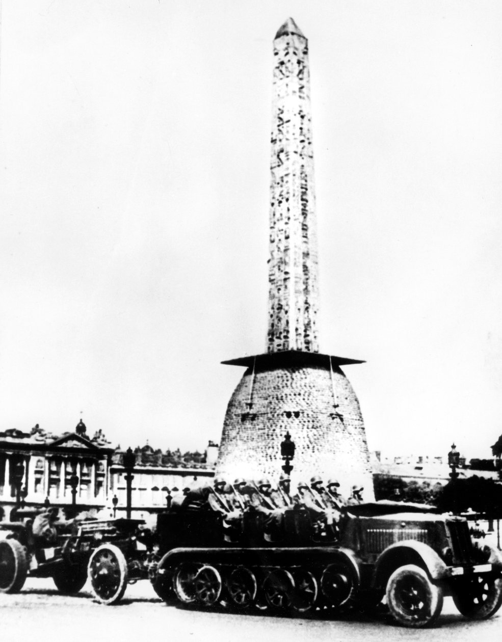 Német tüzérség áthalad a Place de la Concorde-on, Párizs, 1940 alkotó: Unbekannt