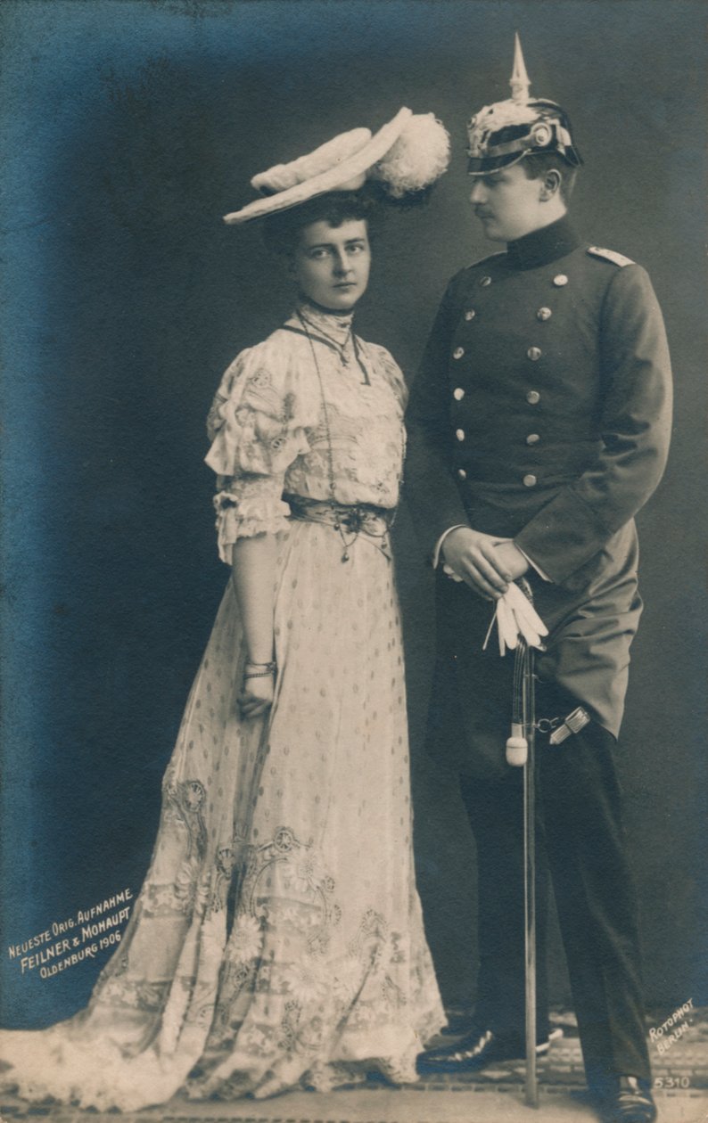 német pár. Egyenruhás férfival, 1906 alkotó: Unbekannt