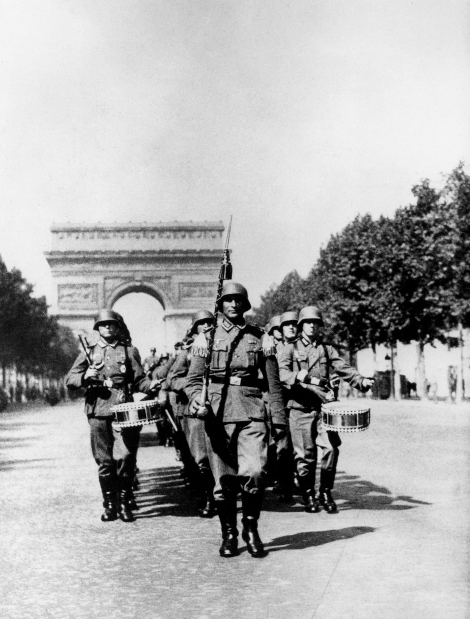 Német katonai parádé a Champs Elysees mentén a megszállás alatt, Párizs, 1940-1944 alkotó: Unbekannt
