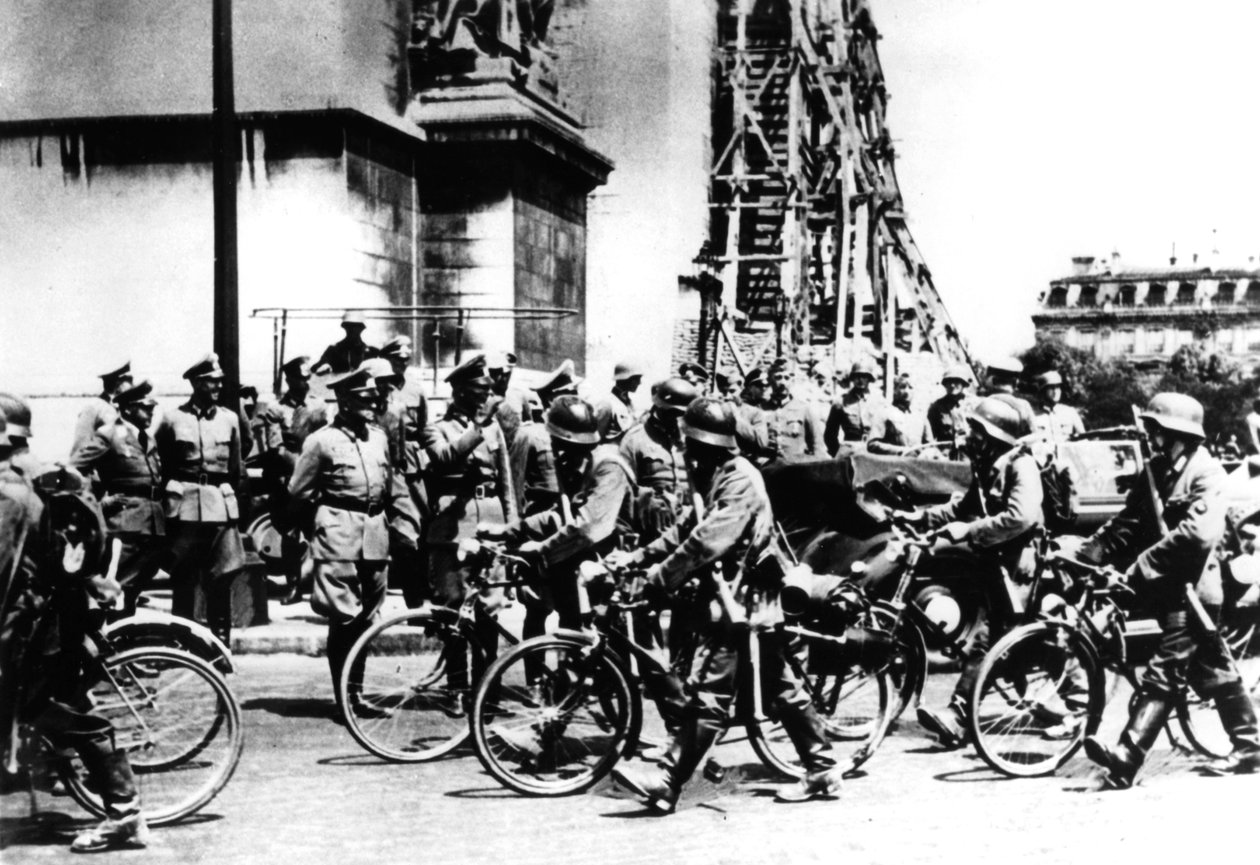 Német katonák menetelnek a Diadalív mellett, Párizs, 1940. június 14 alkotó: Unbekannt
