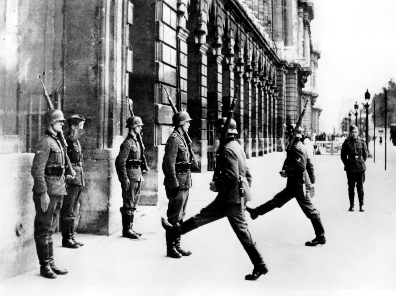 Német katonák őrségben a Hotel Crillon előtt, Párizs, 1940. október 7 alkotó: Unbekannt