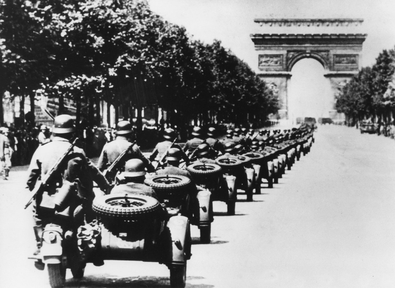 Német katonák a Champs Elysees-n, Párizs, 1940. június 14 alkotó: Unbekannt