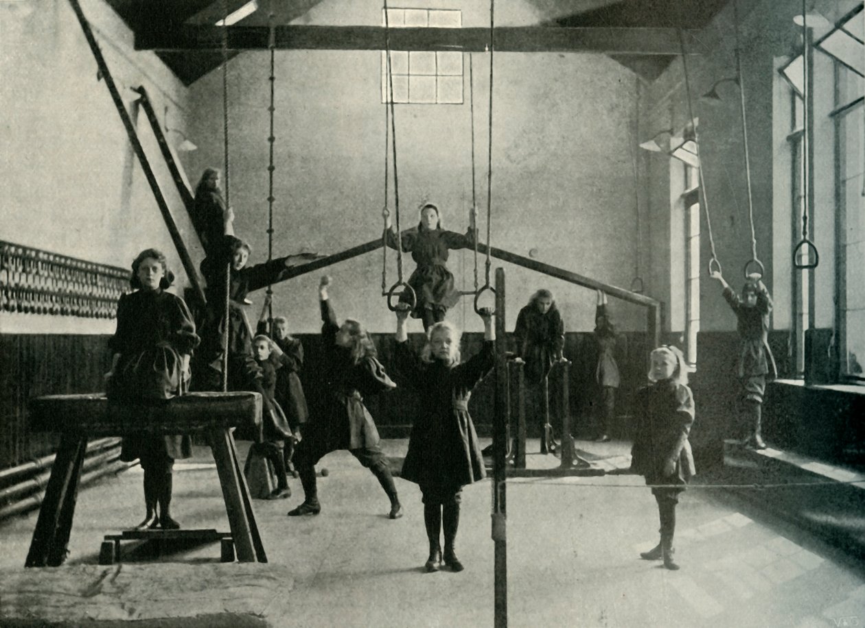 Tornászlányok a Süketnémák Királyi Intézetében, Friar Gate, Derby, 1902. alkotó: Unbekannt