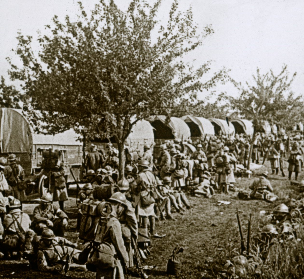 Felfelé haladva Verdunba, Észak-Franciaországba, c1914-c1918 alkotó: Unbekannt