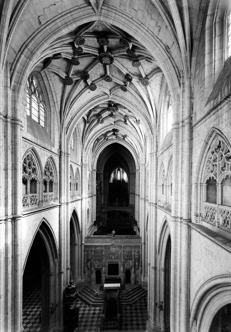 Gótikus építészet: kilátás a templomhajóra a trifóriumról. 1321-1504 Cathedrale de Saint Antolin, Palencia, Spanyolország alkotó: Unbekannt