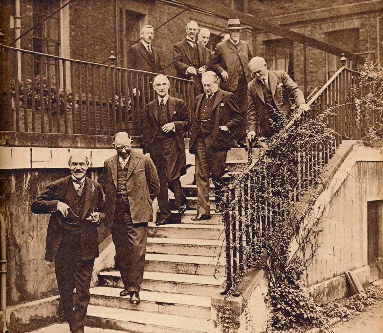 Válsághelyzetben lévő kormány, V. György király kérésének megfelelően nemzeti kabinetet alakít, 1931, 1938 alkotó: Unbekannt