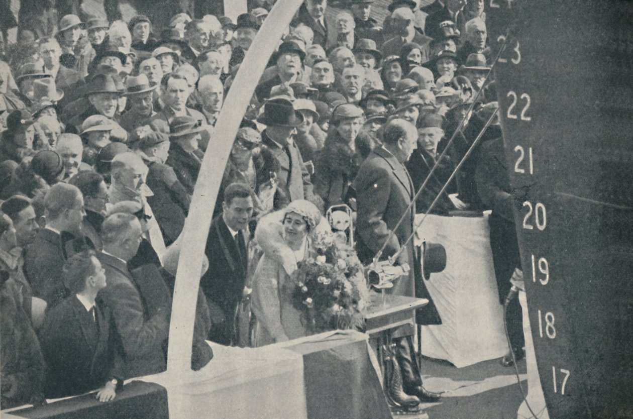 HRH York hercegnője York hercegével, Strathmore vízre bocsátása 1935. április 4-én, 1936. alkotó: Unbekannt