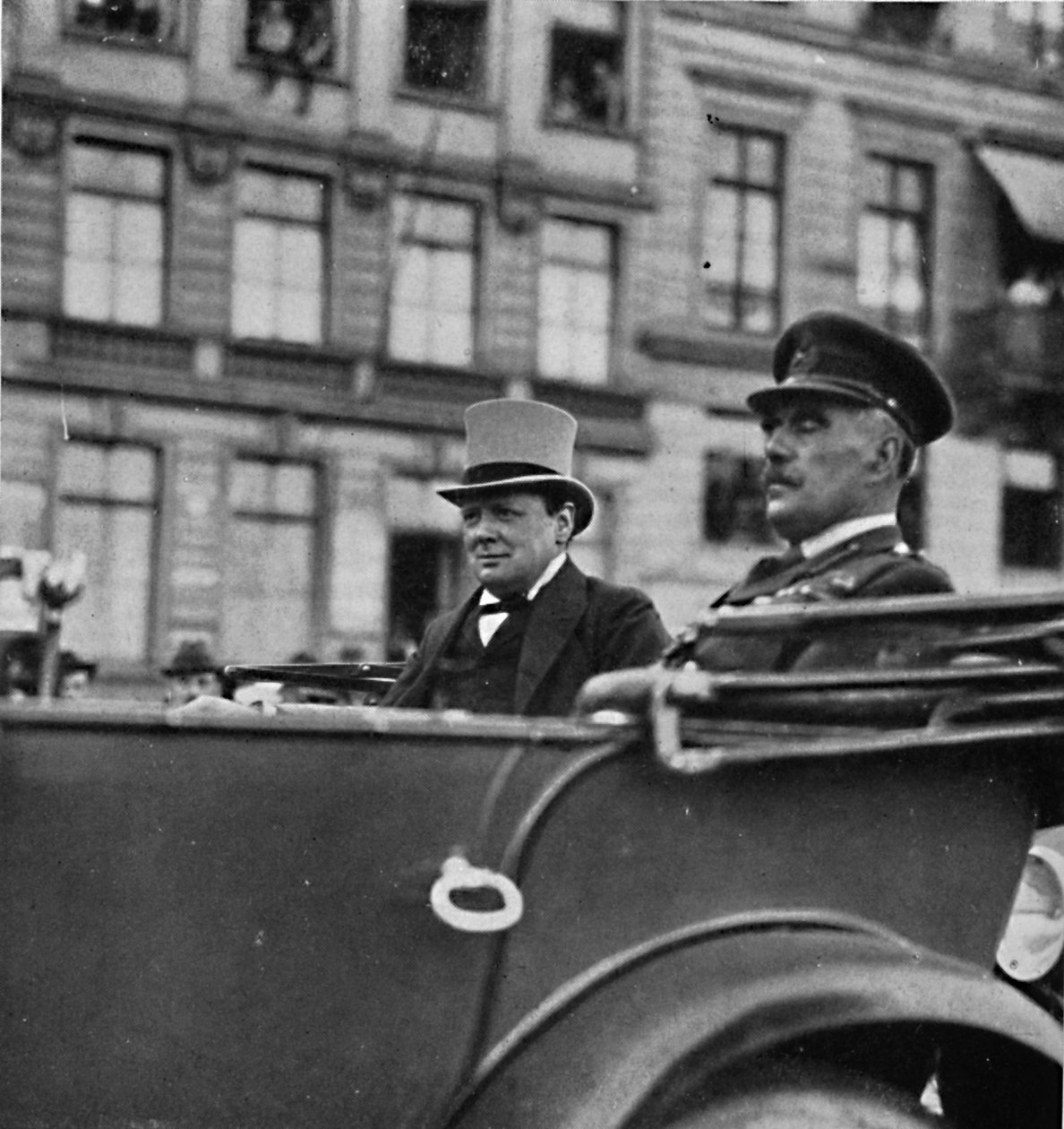 Kölnbe ment a Brit Megszálló Hadsereg főhadiszállására, 1919, 1945 alkotó: Unbekannt