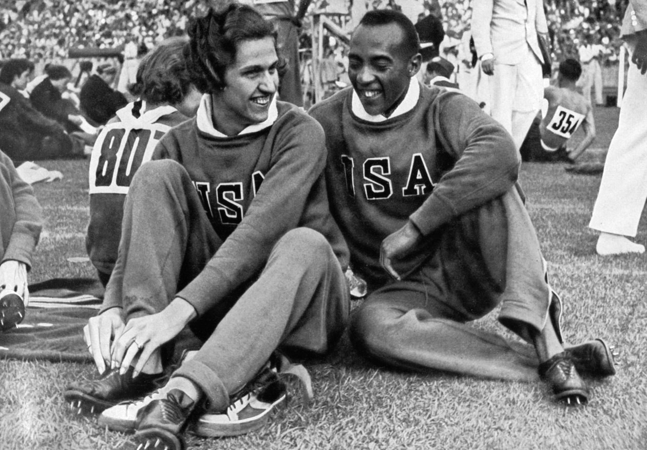 Helen Stephens és Jesse Owens amerikai sportolók, berlini olimpia, 1936 alkotó: Unbekannt