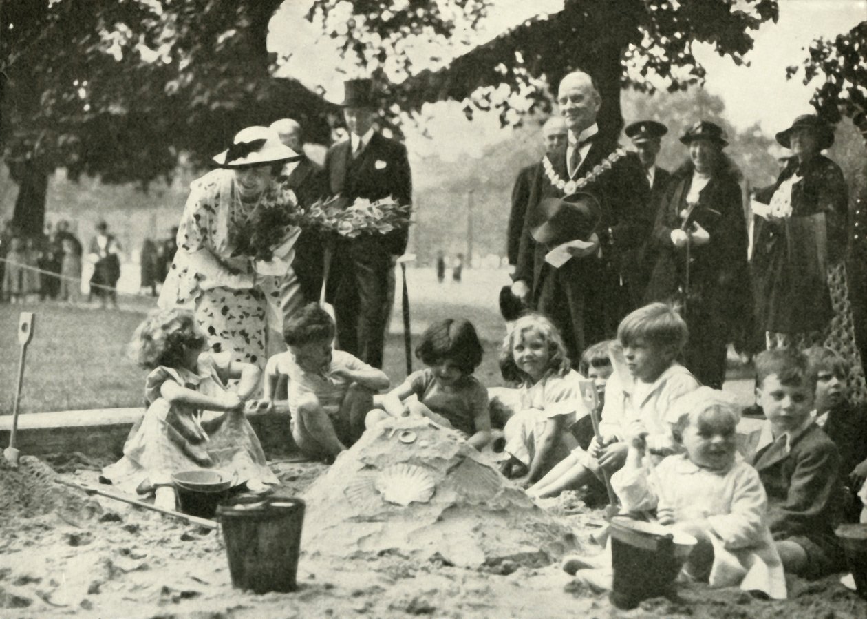 Őfelsége..., az Új Játszótéren a Régi Foundling Kórház helyén, 1936, 1937. alkotó: Unbekannt