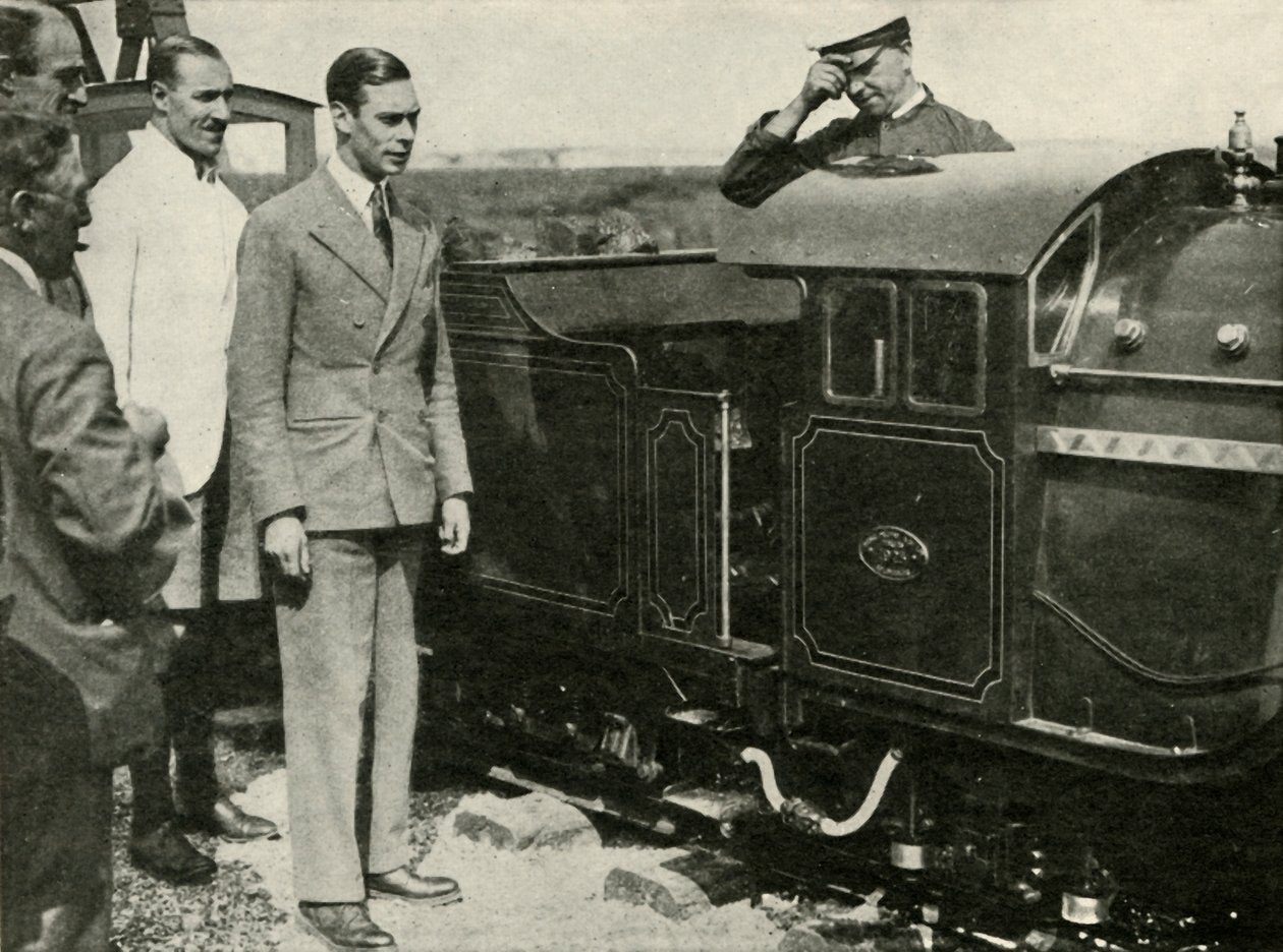 Őfelsége a miniatűr vasutat vizsgálja New Romney-ban, Kentben, 1926, 1937. alkotó: Unbekannt