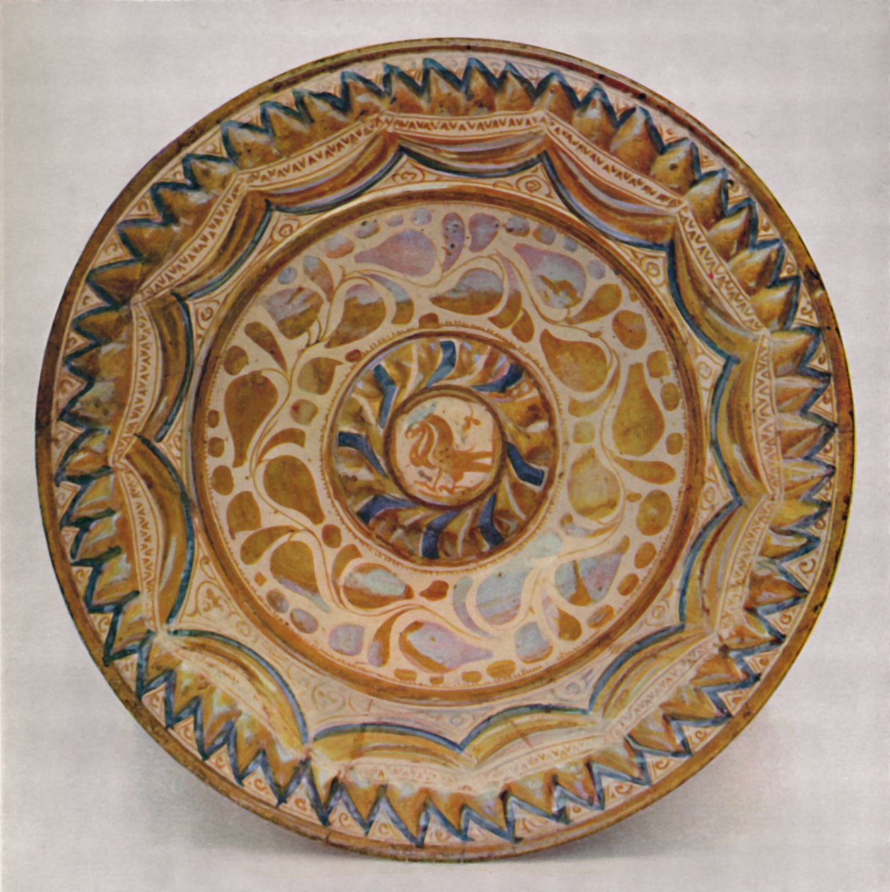 Hispano-Moreque Luster edény kék halpikkely szegéllyel. XV. század, 1928 alkotó: Unbekannt