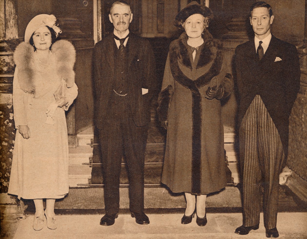 Újra otthon – a király, a királynő, Mr. és Mrs. Chamberlainnel, 1938, 1938 alkotó: Unbekannt