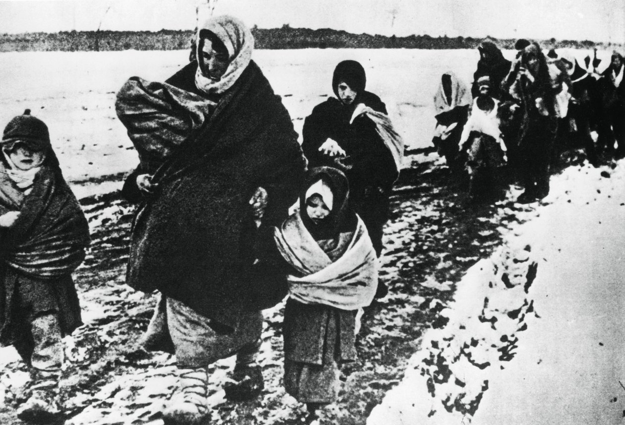 Hajléktalan menekült nők és gyerekek, Oroszország, 1941 alkotó: Unbekannt