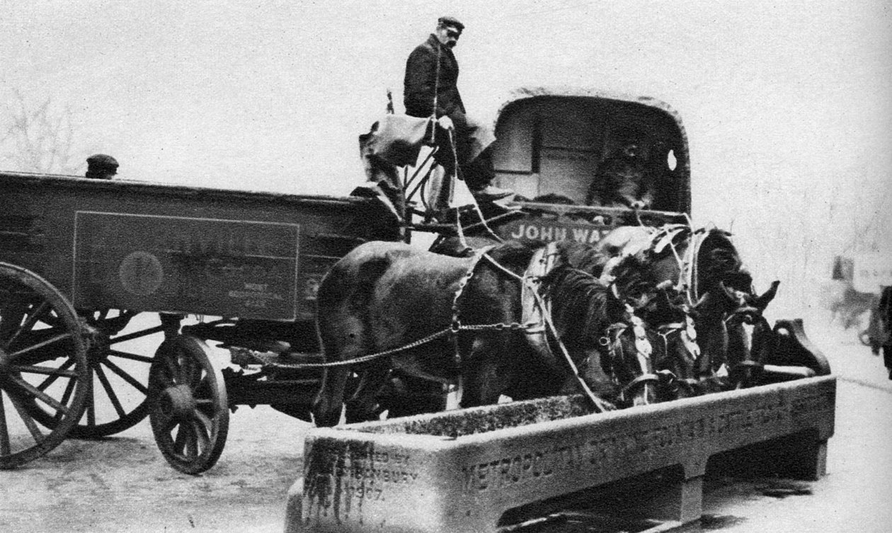 Lovak isznak egy marhavályúból, London, 1926-1927 alkotó: Unbekannt