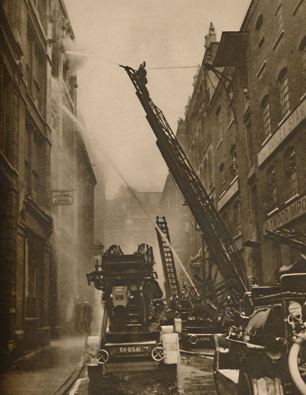 Hogyan birkózik meg az ellenségével a londoni tűzoltóság, 1935. alkotó: Unbekannt