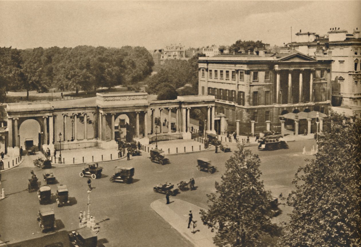 A Hyde Park sarok a Királyi Parkba vezető hármas boltívvel, amelyen az Apsley House látható, 1935. alkotó: Unbekannt