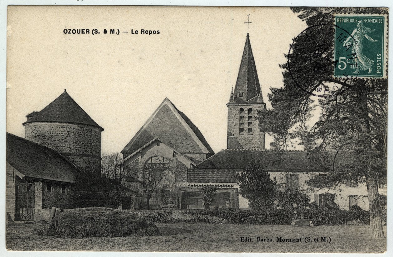 Ile de France, Seine et Marne (77), Ozouer le Repos (Ozouer-le-Repos): a Saint Aubin (Saint-Aubin) templom külső képe - 1908-as levelezőlap alkotó: Unbekannt