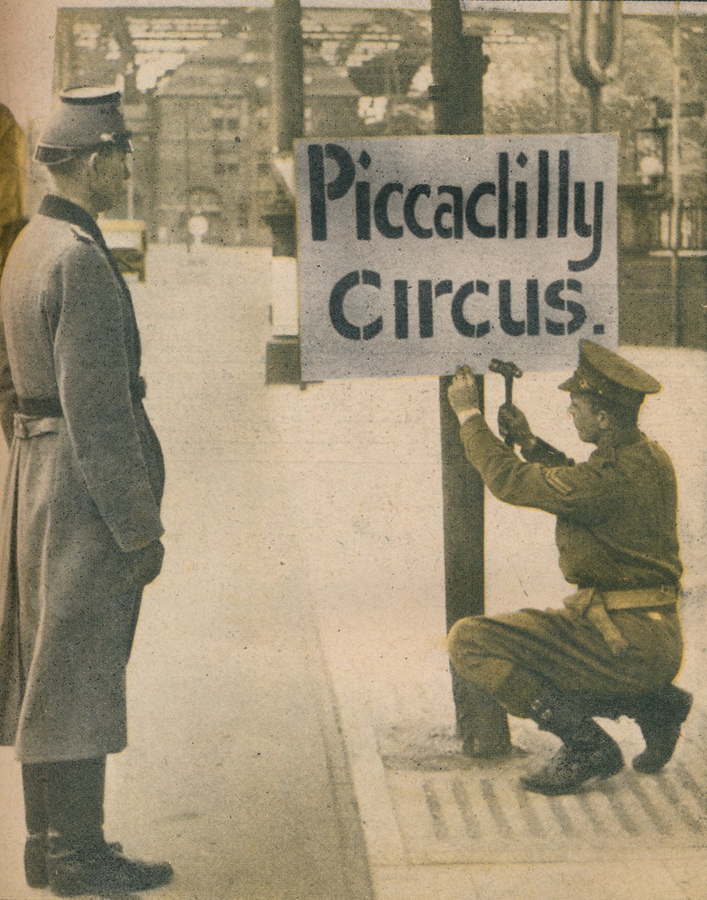 Hamburgban, négy nappal a németek feltétel nélküli megadása előtt, 1945 alkotó: Unbekannt