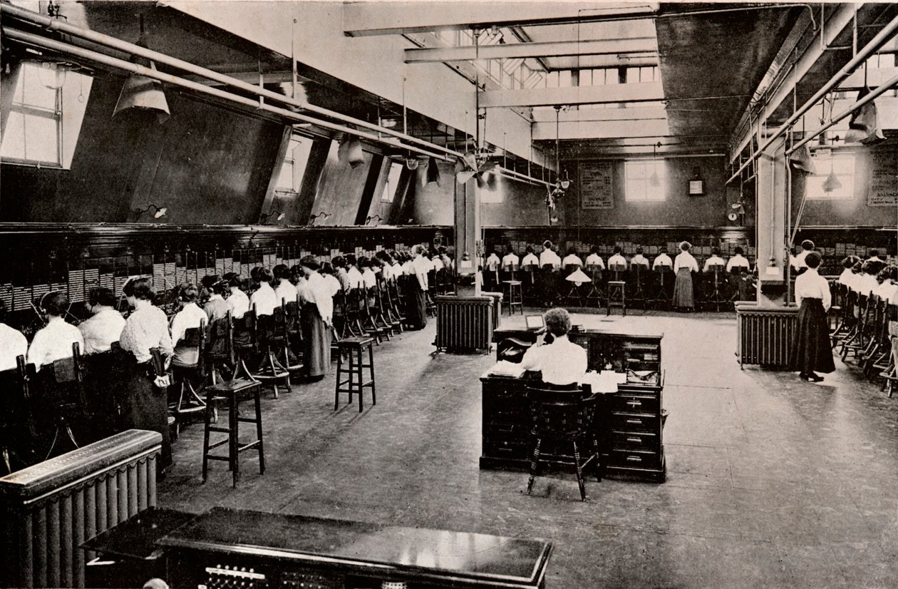 Egy nagy telefonközpontban, c1916 alkotó: Unbekannt