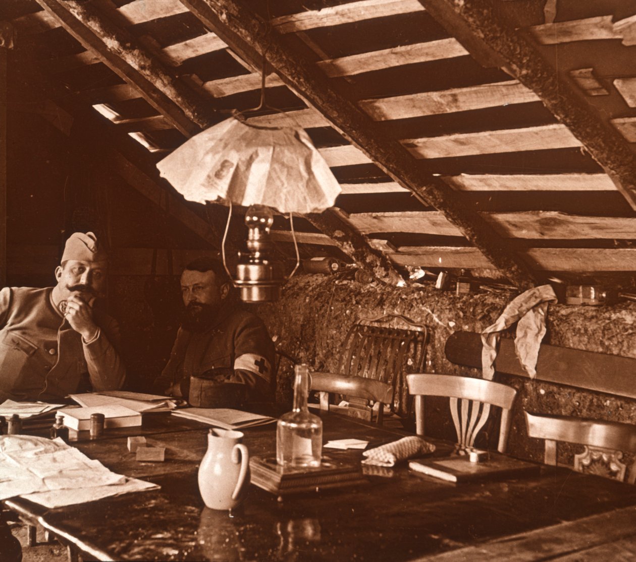A lövészárokban, c1914-c1918 alkotó: Unbekannt