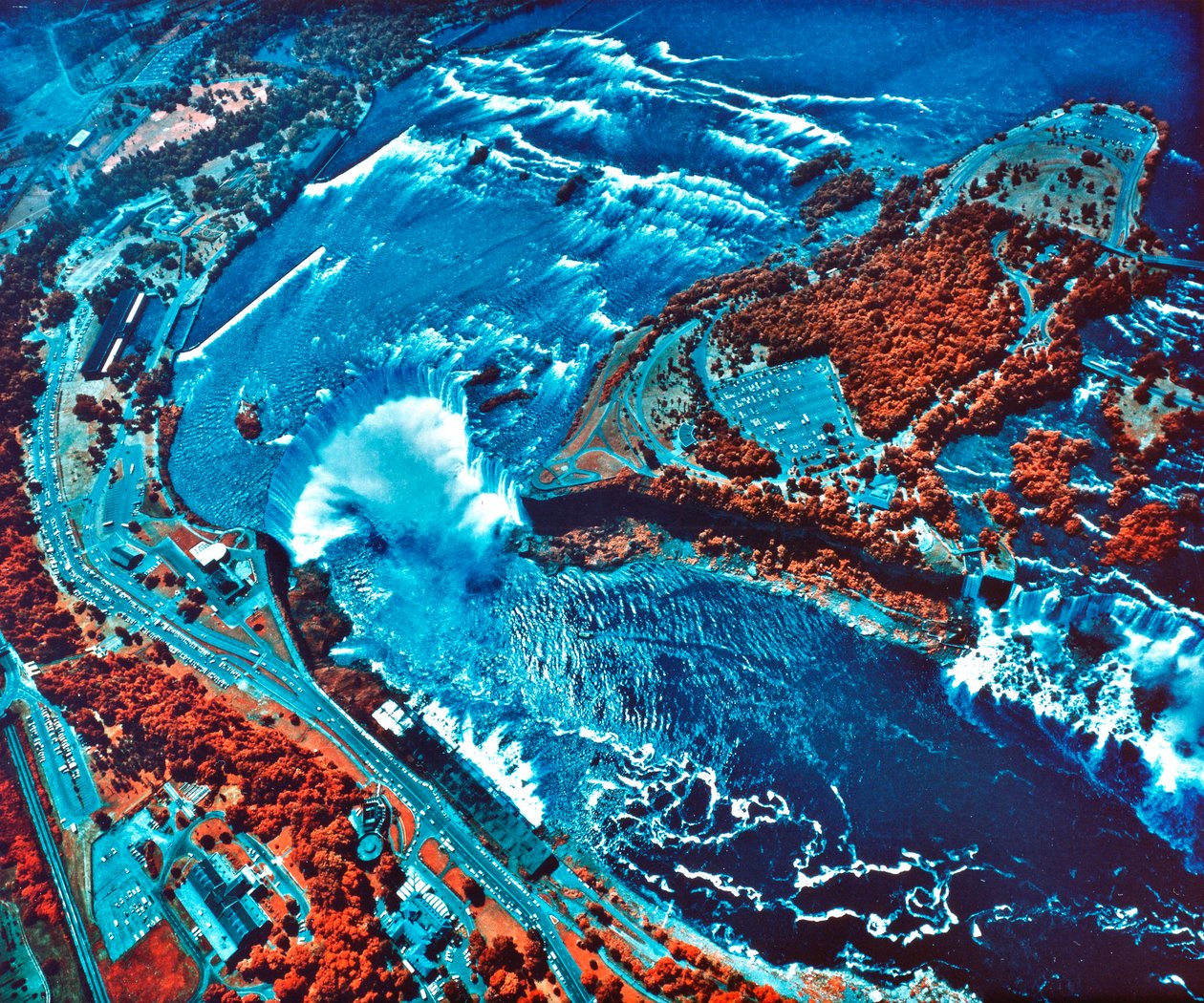 A Niagara-vízesés infravörös fényképe a NASA Earth Survey 2 repülőgépéről alkotó: Unbekannt
