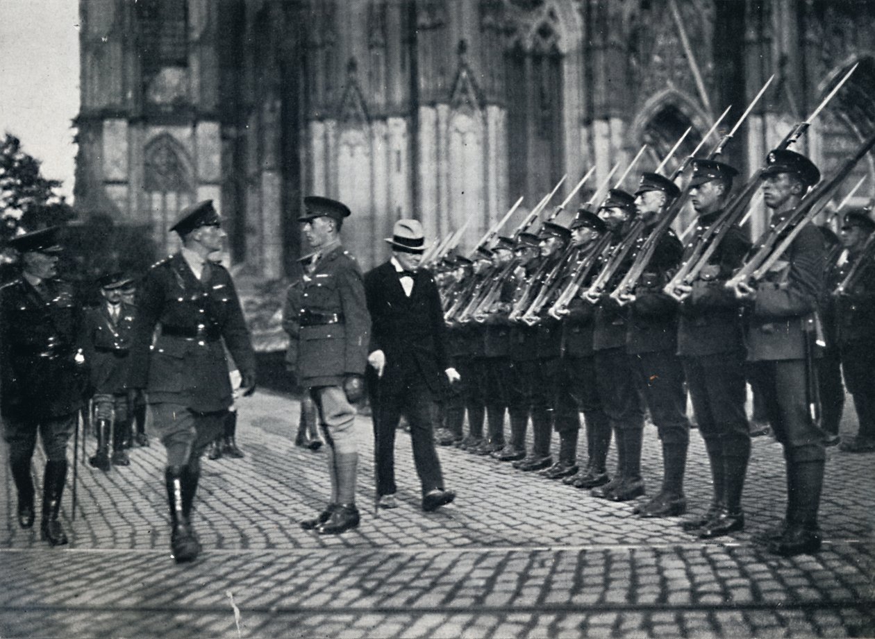 A csapatok ellenőrzése a kölni dóm lábánál, 1919, 1945 alkotó: Unbekannt