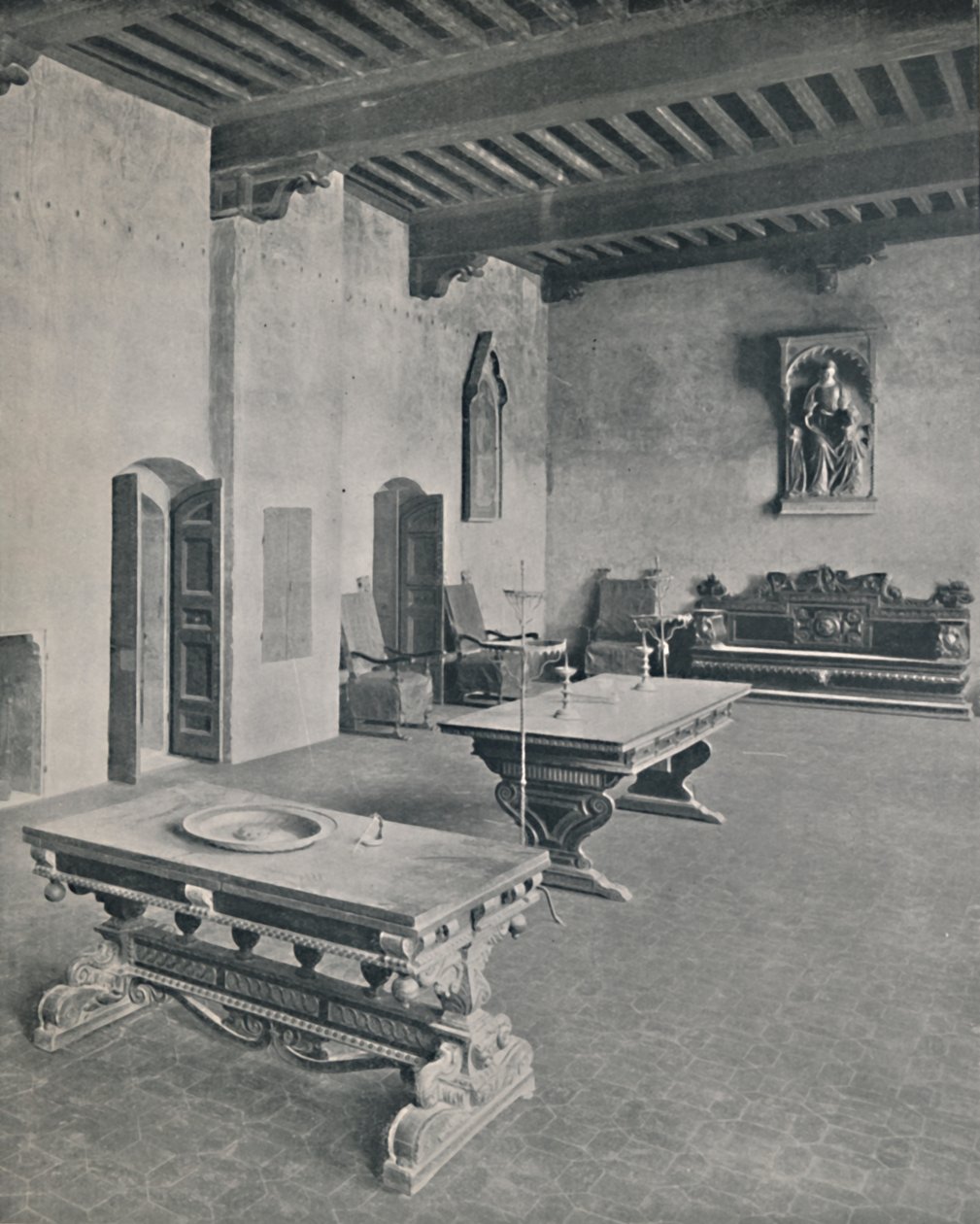 Belső Palazzo Davanzati, Firenze. Két 16. századi asztallal, 1928 alkotó: Unbekannt