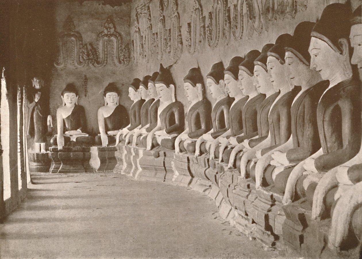 A buddhista templom belseje, Sagaing, 1900. alkotó: Unbekannt