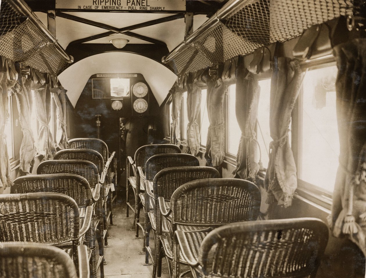 Napier-motorokkal felszerelt utasszállító repülőgép belseje, 1920-as évek alkotó: Unbekannt