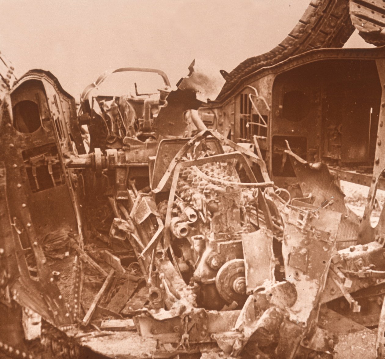 Feltépett tank belseje, c1914-c1918 alkotó: Unbekannt
