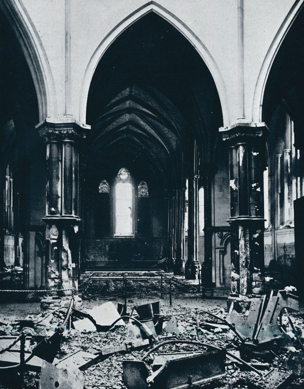A Templomtemplom belseje a tűzvész után, 1941 alkotó: Unbekannt