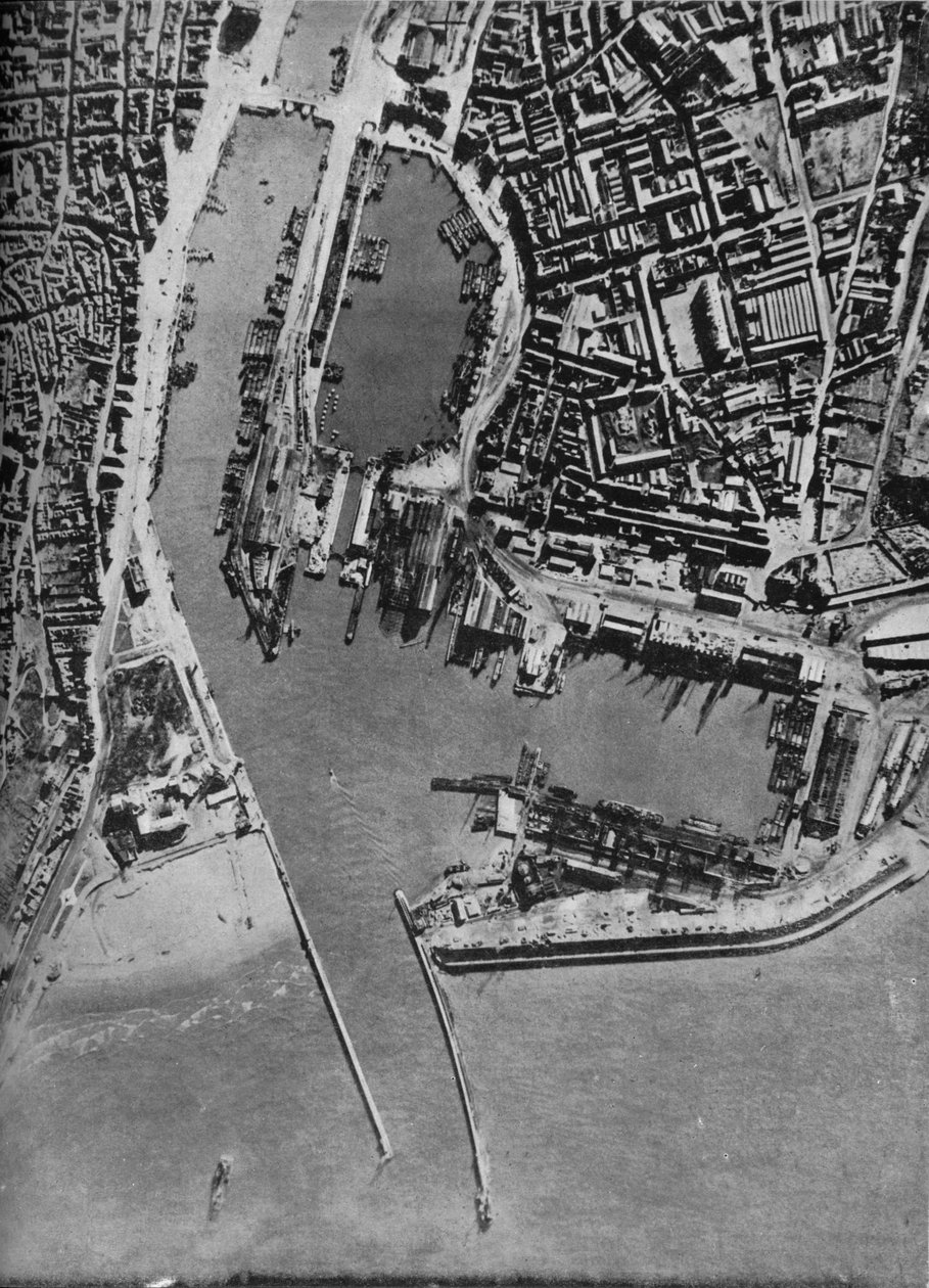 Inváziós uszályok összegyűltek Boulogne kikötőjében, Franciaországban, 1940-1943. alkotó: Unbekannt