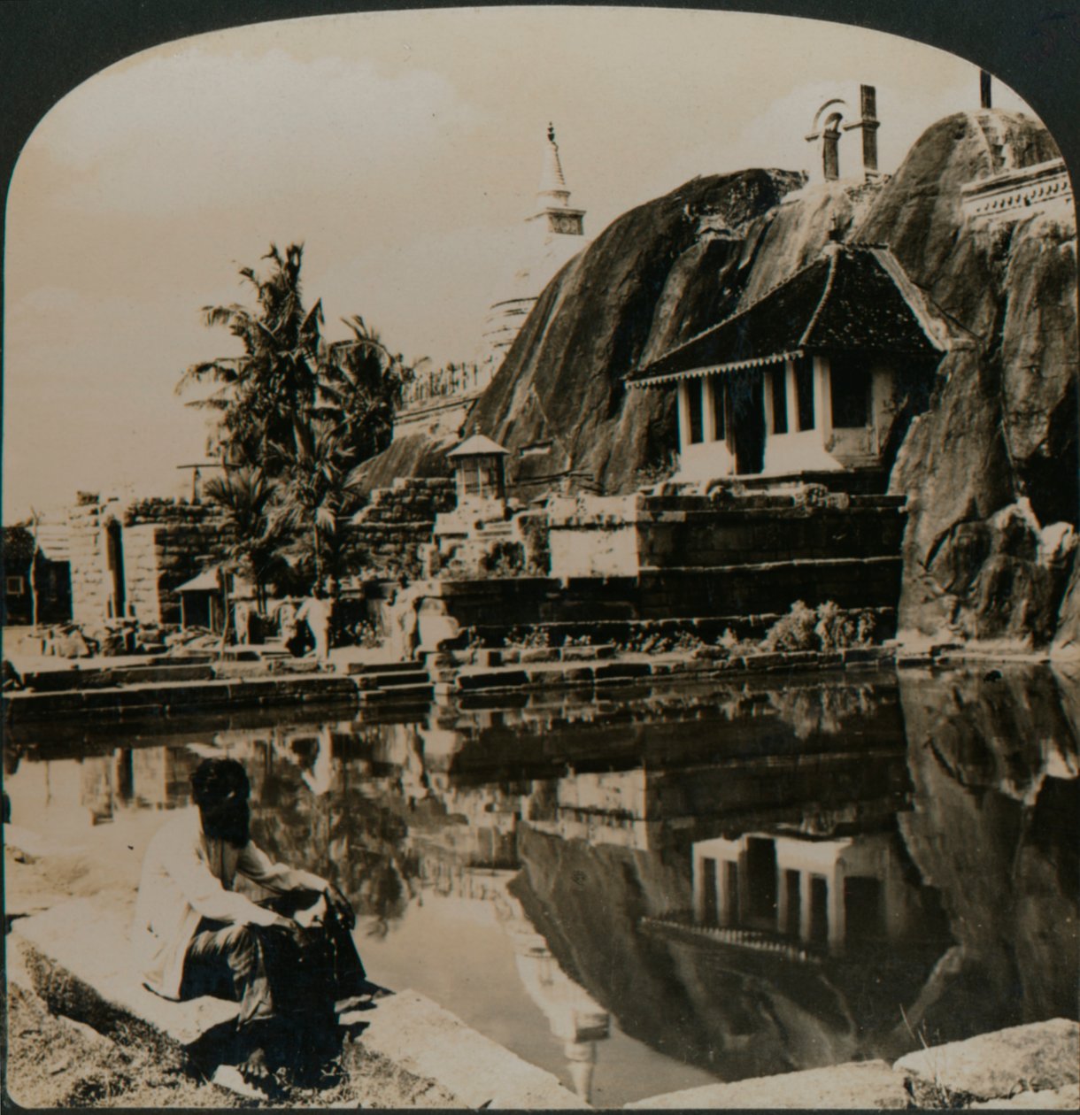 Isuruminiya, egy ősi és festői sziklatemplom Ceylon szívében, 1907 alkotó: Unbekannt